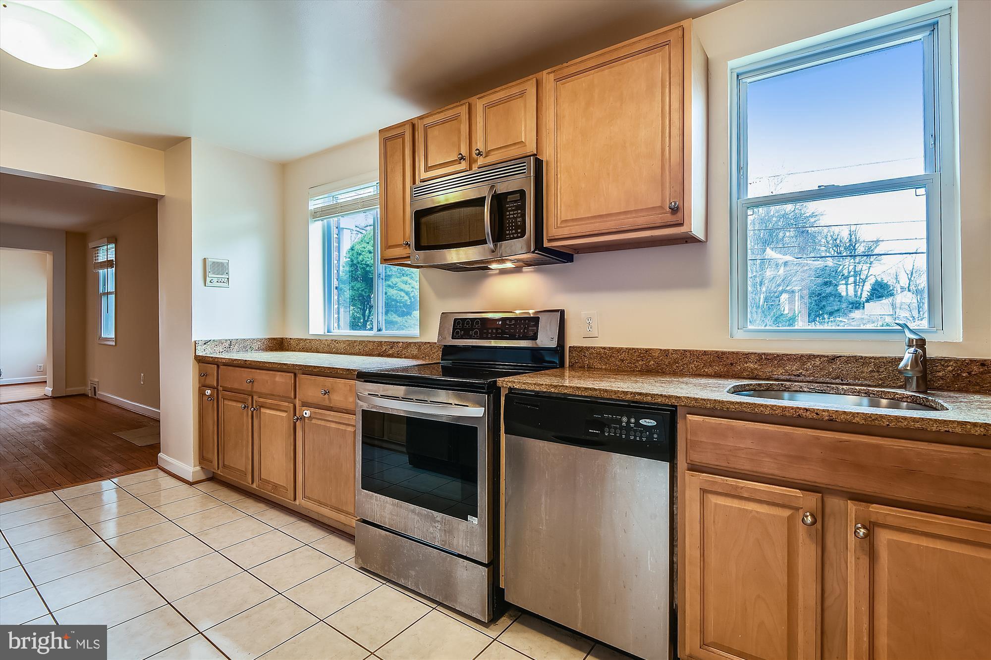 210 East Hamilton Avenue Silver Spring, MD 20901 - Photo 4 of 81