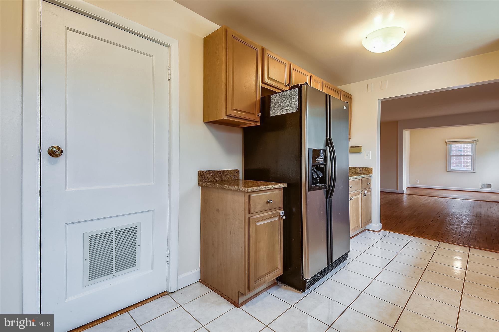 210 East Hamilton Avenue Silver Spring, MD 20901 - Photo 5 of 81