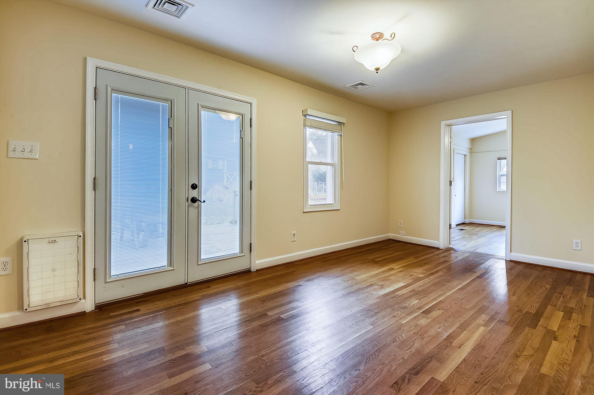 210 East Hamilton Avenue Silver Spring, MD 20901 - Photo 6 of 81