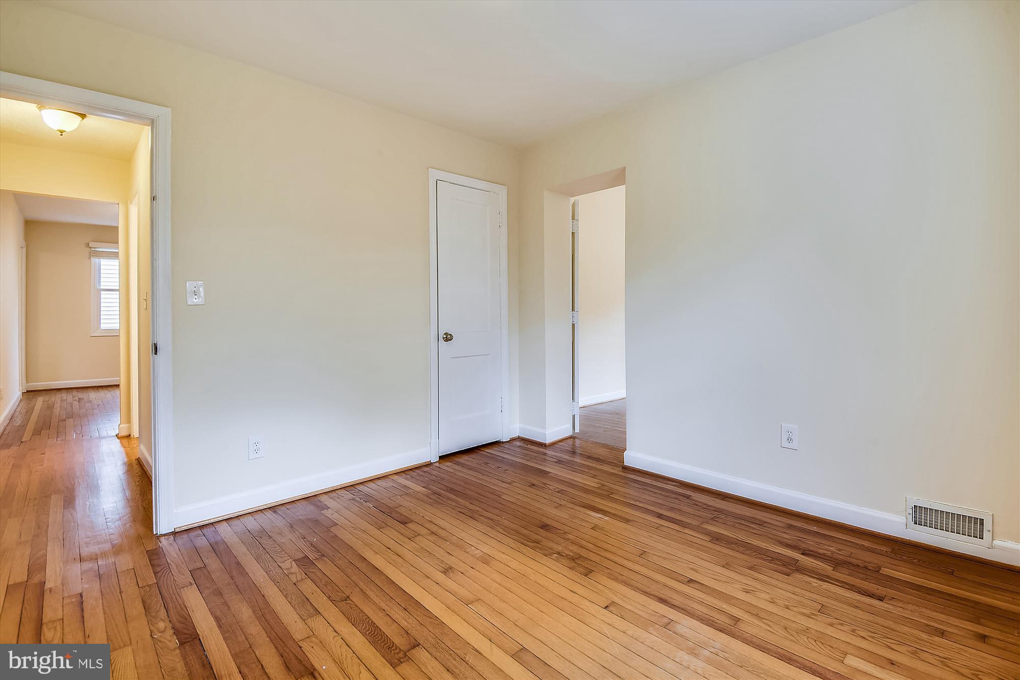 210 East Hamilton Avenue Silver Spring, MD 20901 - Photo 8 of 81