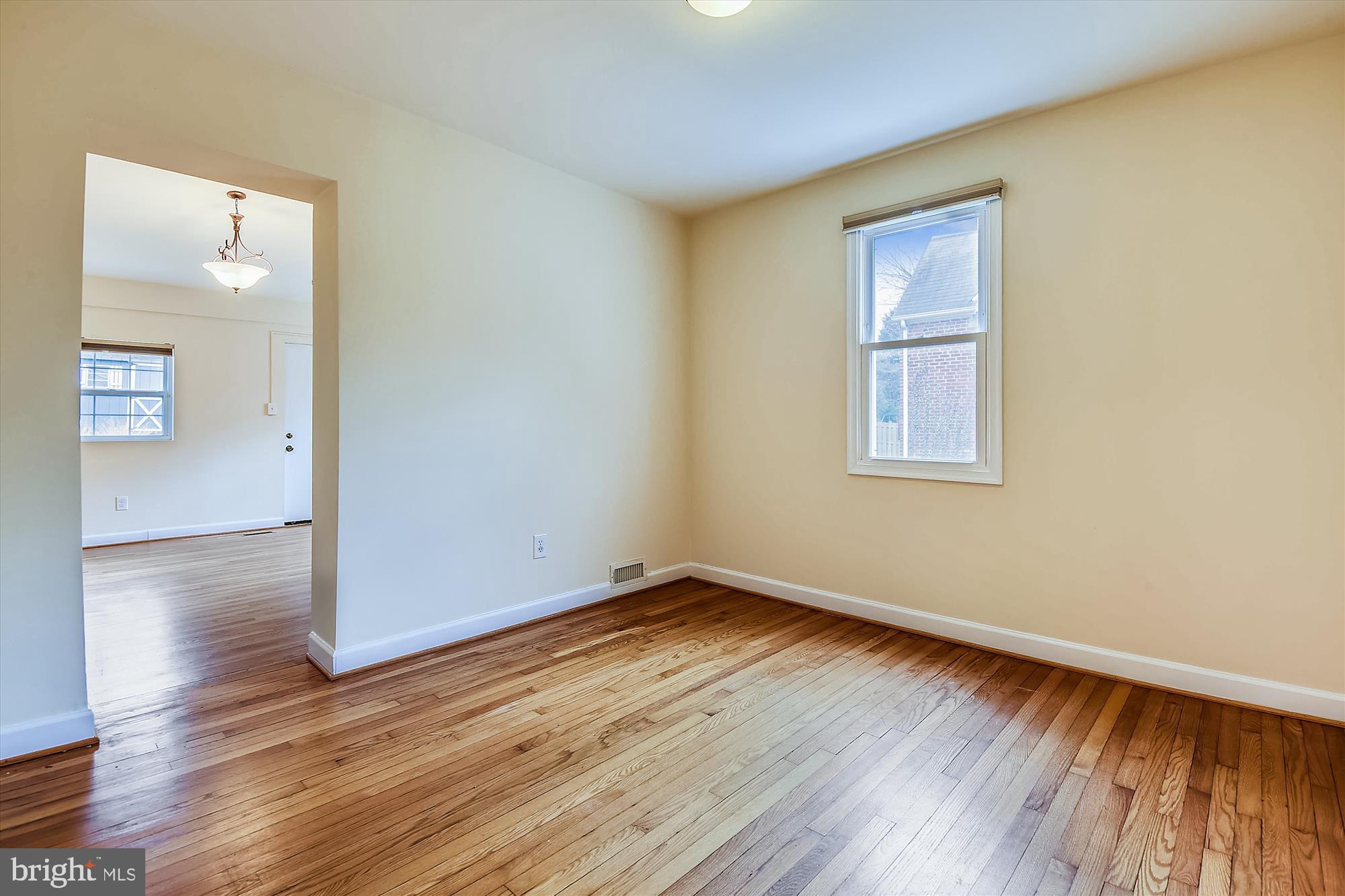 210 East Hamilton Avenue Silver Spring, MD 20901 - Photo 10 of 81