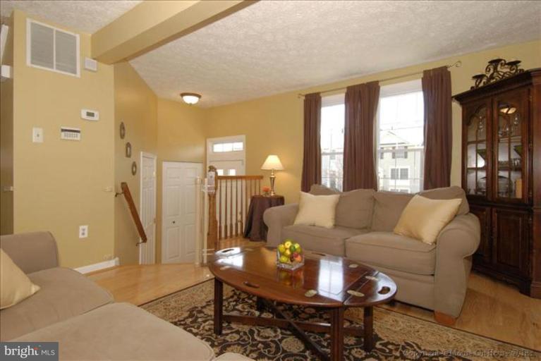 2412 Beechnut Place Odenton, MD 21113 - Photo 4 of 30 Nice spacious Living Room