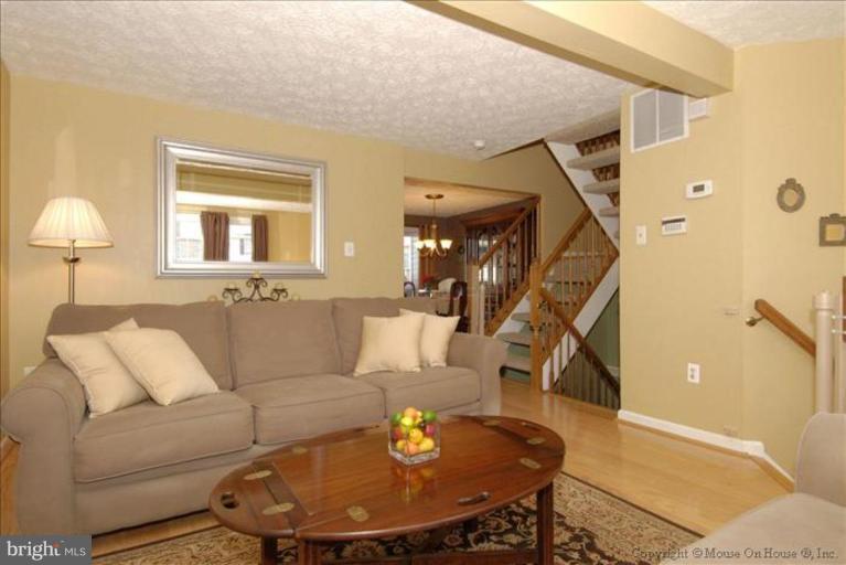 2412 Beechnut Place Odenton, MD 21113 - Photo 5 of 30 Living Room