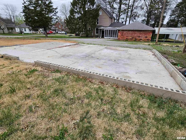 $12,500 | 618 South McKinley Street, Harrisburg, IL 62946