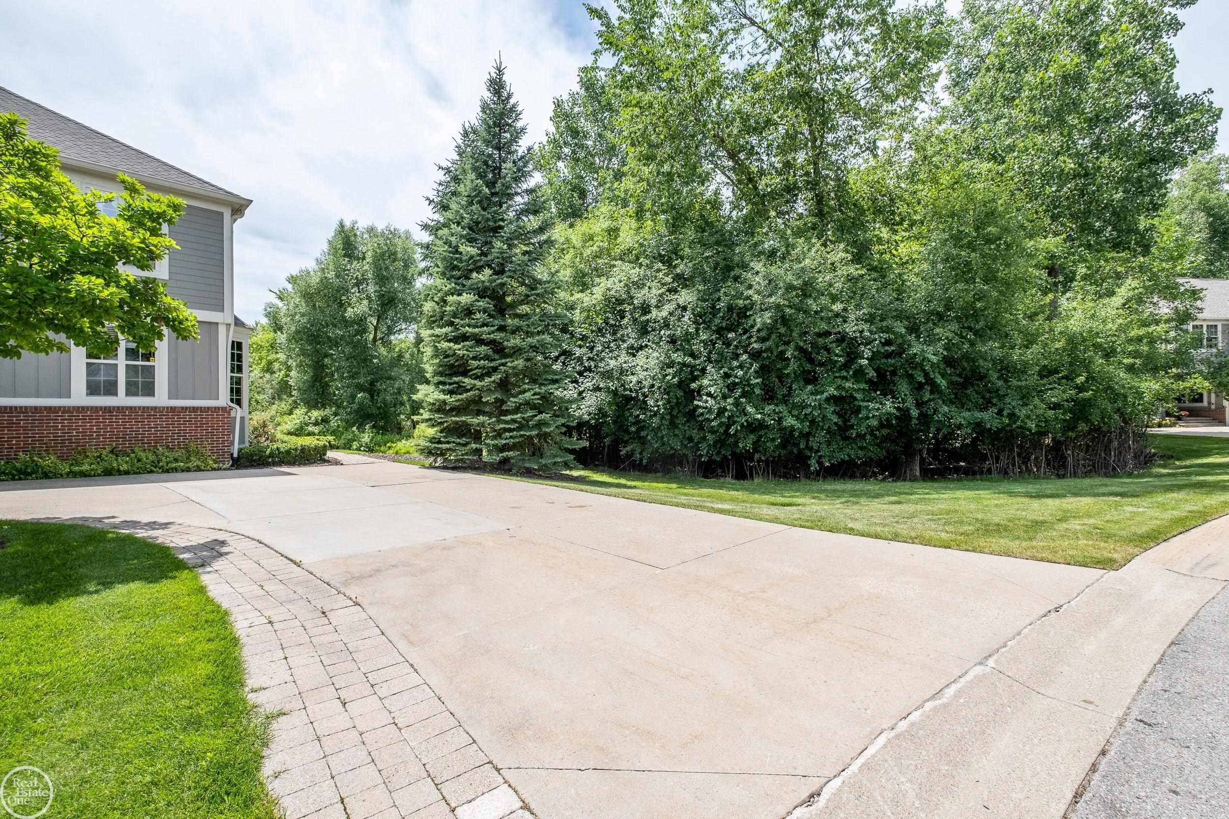 3597 Winding Brk Circle Rochester, MI 48309 - Photo 52 of 63 50147405-92809709-76d5-4ecd-bd54-6f5d13e292fb.JPG