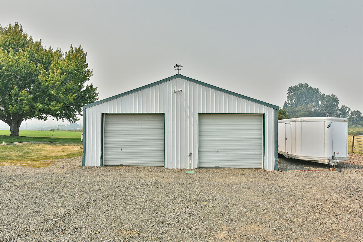 2808 Coker Butte Road Medford, OR 97504 - Photo 17 of 26 18