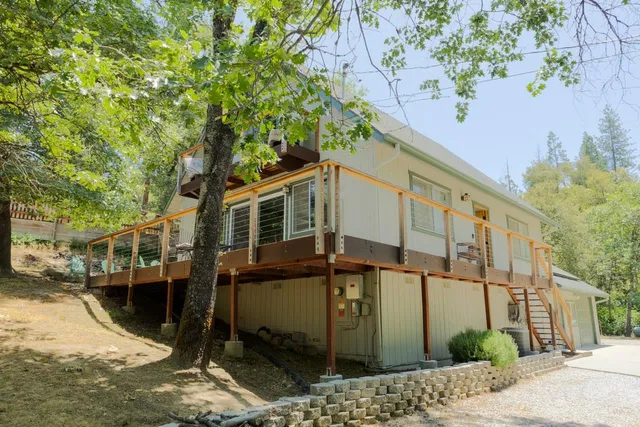 a view of a large building