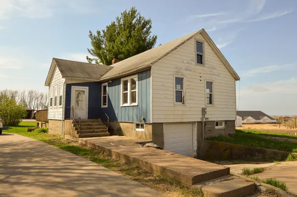 $85,000 | 1605 28th Street, Hazel Green, WI 53811