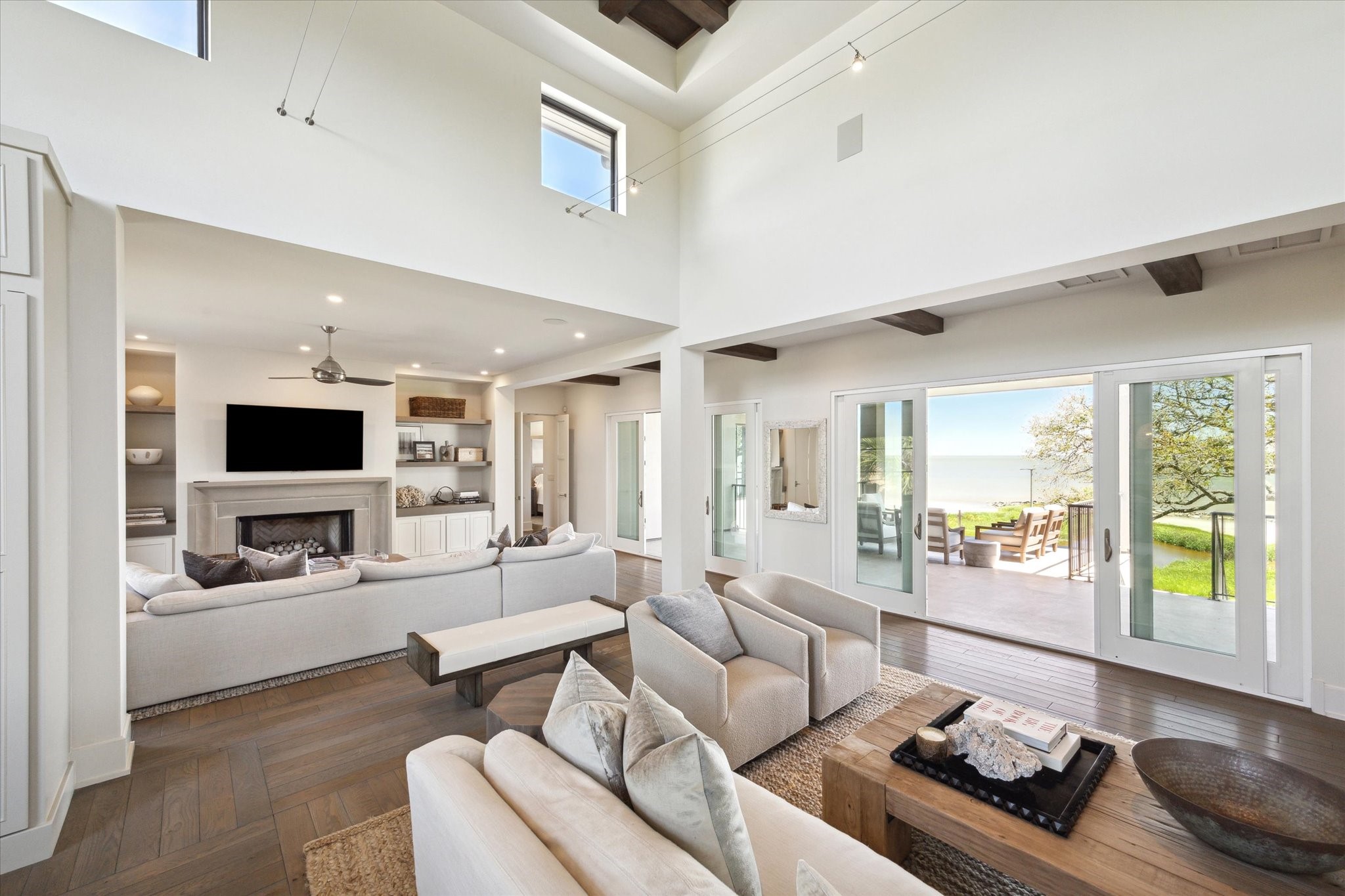 633 Quintana Roo Place Seabrook, TX 77586 - Photo 13 of 47 With top-of-the-line appliances and ample room to host your friends and family, your luxurious bay house will become your favorite sanctuary.