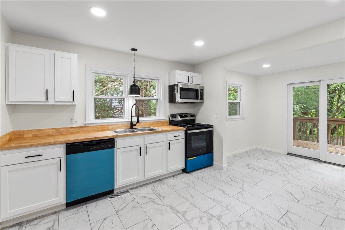 140 Summit Ridge Road Southwest Christiansburg, VA 24073 - Photo 6 of 28 Gallery Image 6