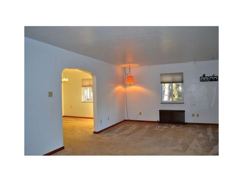 225 Ridge Road Sewickley, PA 15143 - Photo 6 of 25 Living Room.