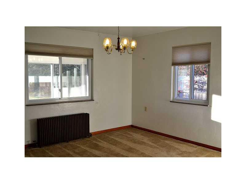 225 Ridge Road Sewickley, PA 15143 - Photo 8 of 25 Dining Room. Note that there are multi-paned windows throughout.