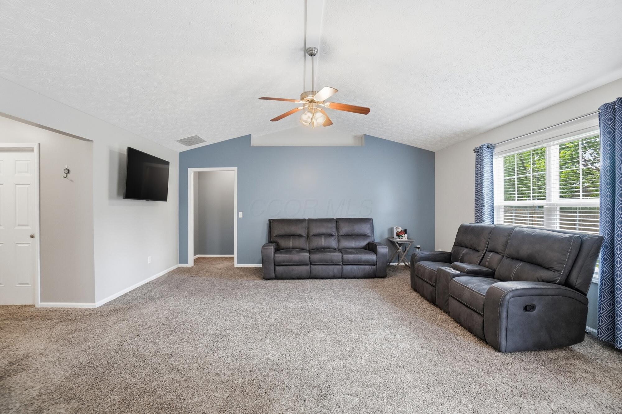 1728 Hunters Ridge Drive Troy, OH 45373 - Photo 5 of 47 Great Room - 1728 Hunters Ridge Drive, Troy, OH 45373