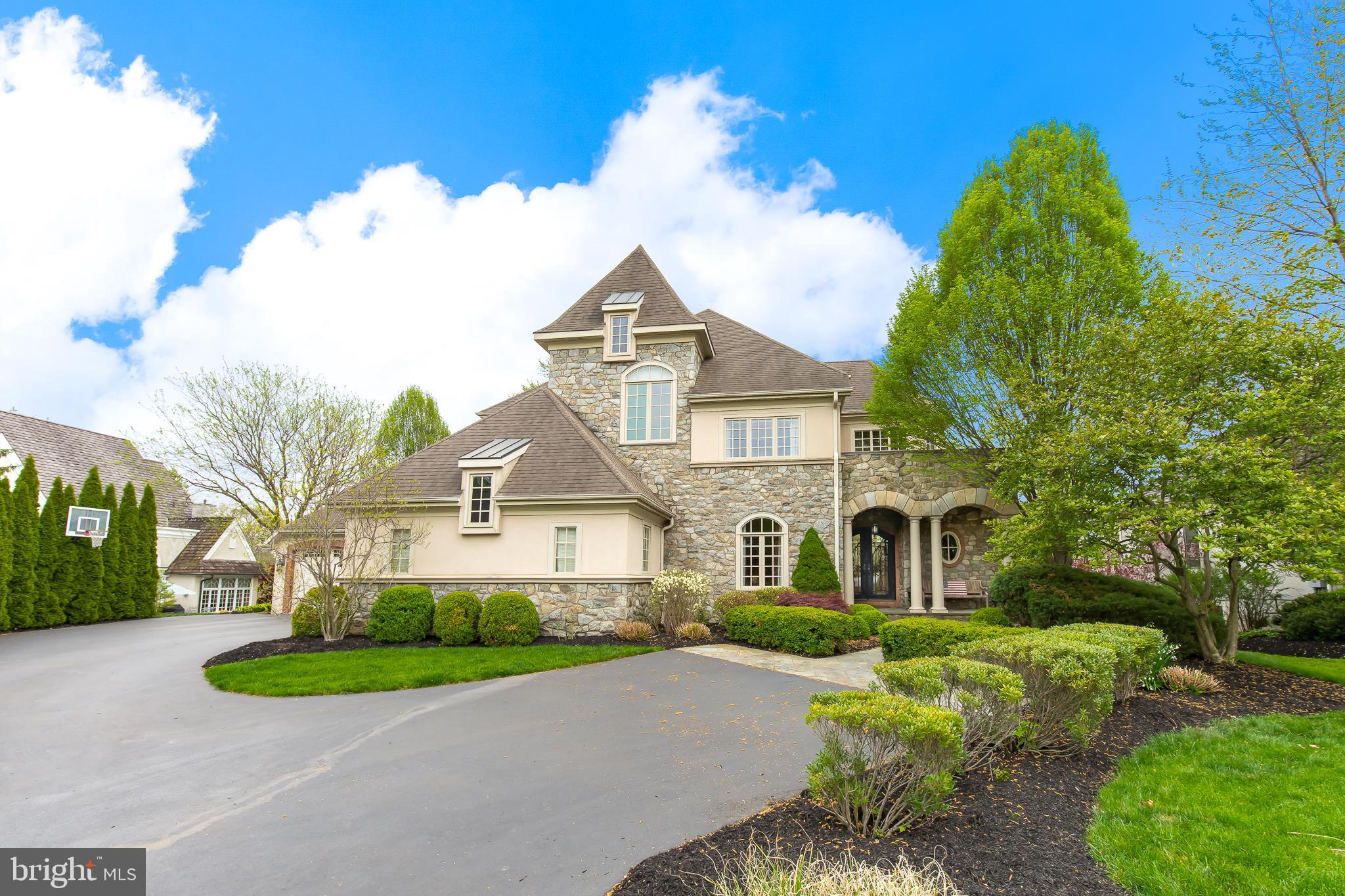 618 Willow Green Lititz, PA 17543 - Photo 4 of 63 a front view of a house with garden
