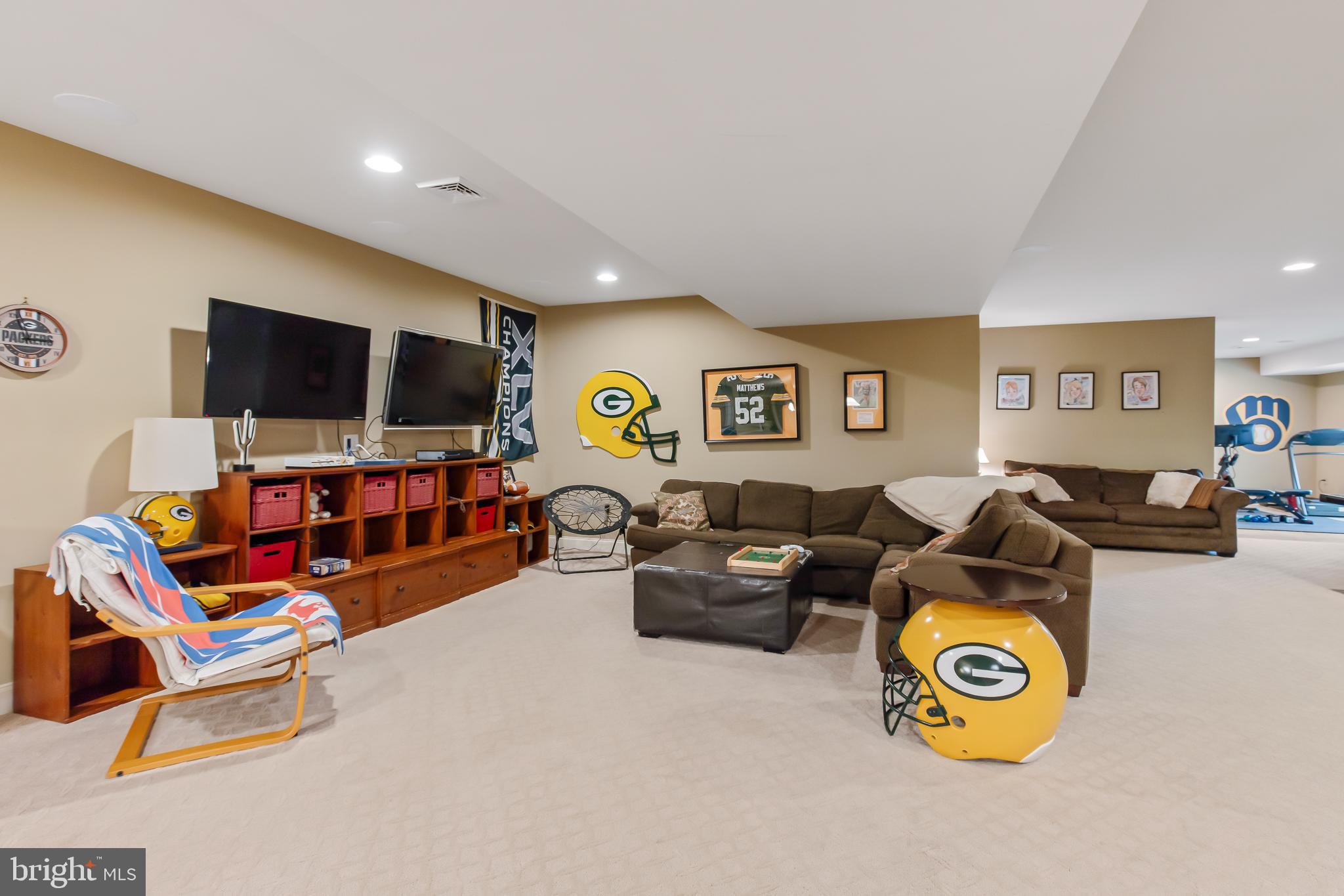 618 Willow Green Lititz, PA 17543 - Photo 43 of 63 a living room with furniture and a flat screen tv