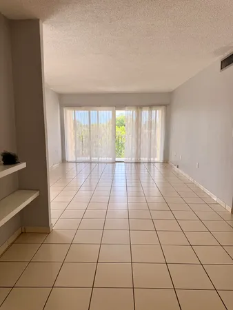 $2,200 | 8775 Park Boulevard, Unit 412, Miami, FL 33172