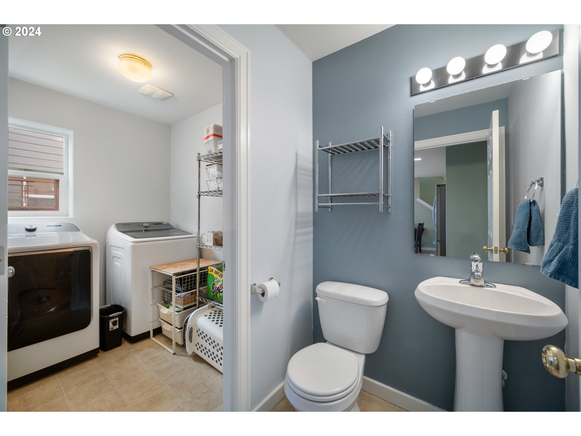 1307 Northeast 172nd Street Ridgefield, WA 98642 - Photo 11 of 33 Bathroom