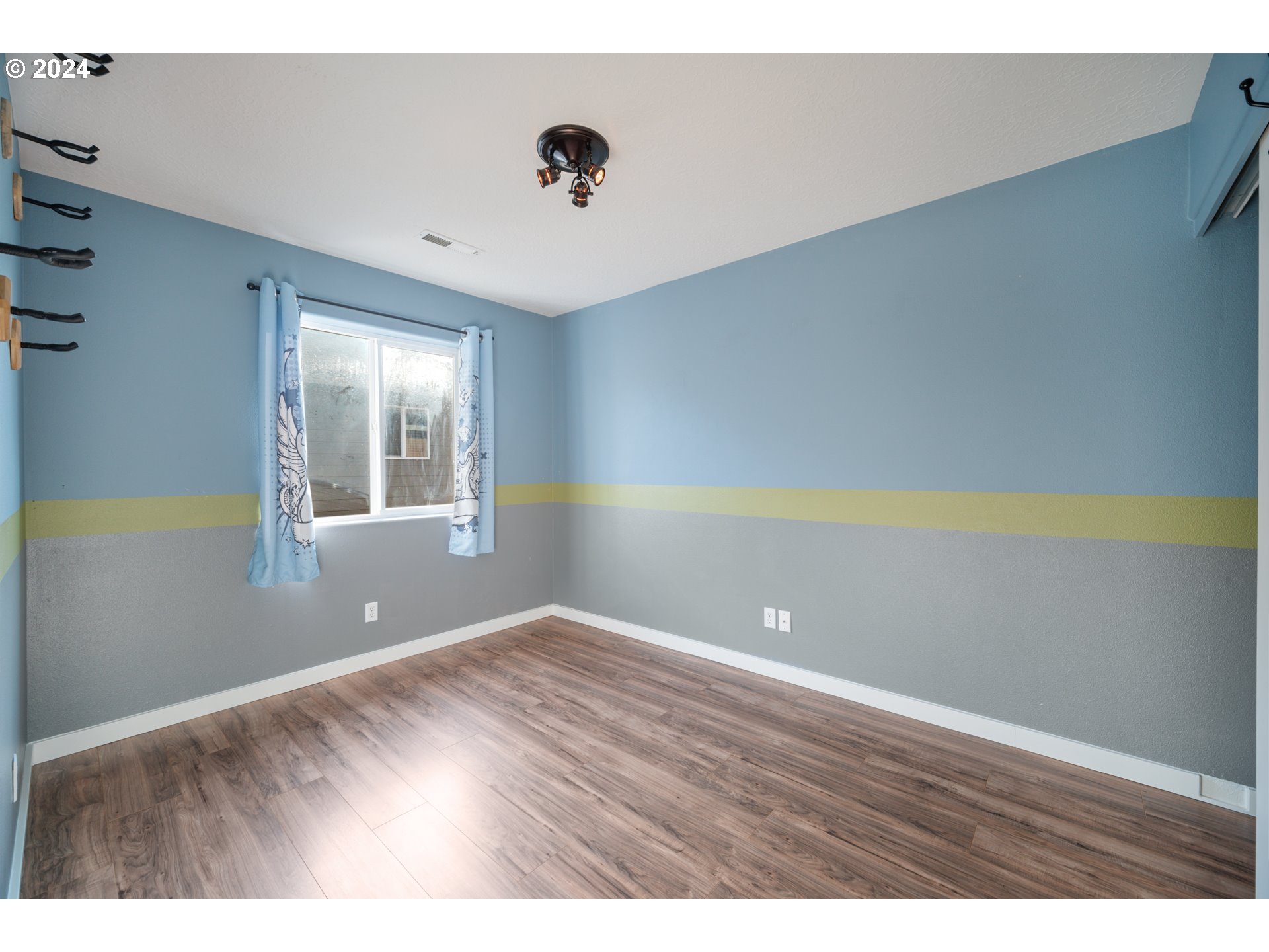 1307 Northeast 172nd Street Ridgefield, WA 98642 - Photo 19 of 33 Bedroom