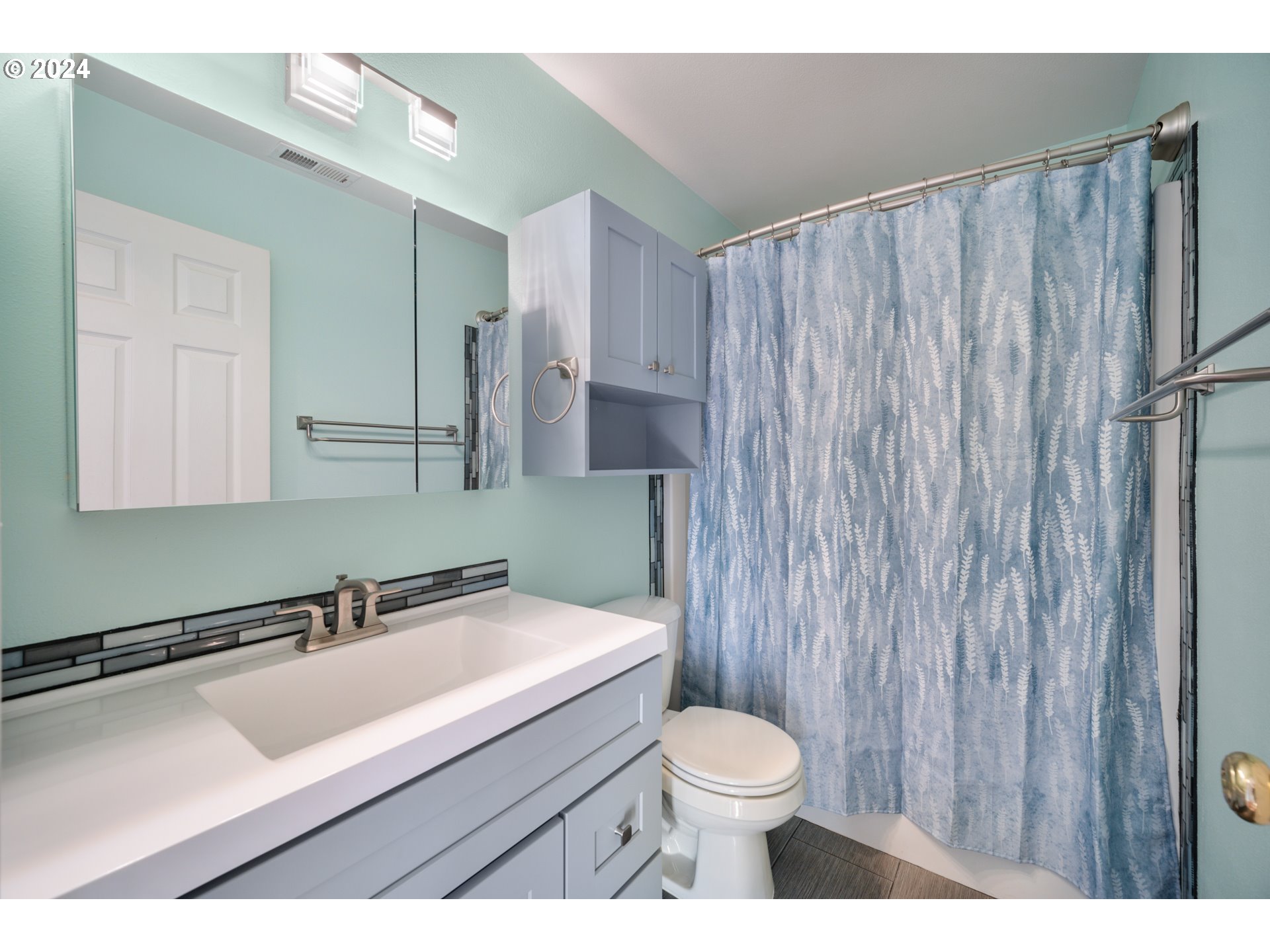 1307 Northeast 172nd Street Ridgefield, WA 98642 - Photo 20 of 33 Bathroom