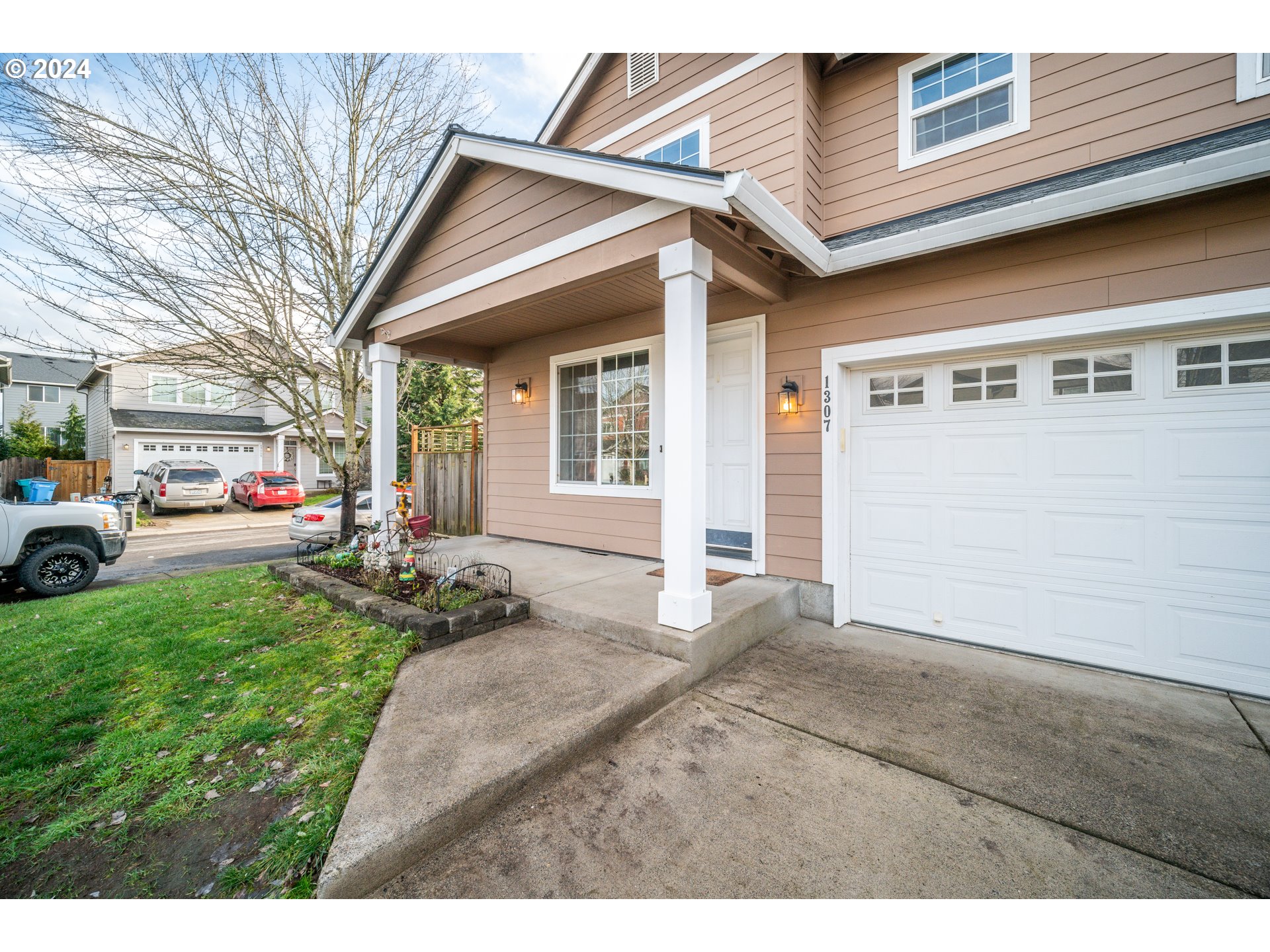 1307 Northeast 172nd Street Ridgefield, WA 98642 - Photo 2 of 33 Porch