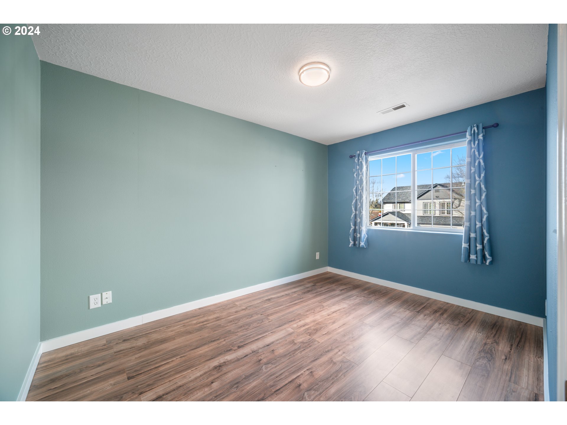 1307 Northeast 172nd Street Ridgefield, WA 98642 - Photo 21 of 33 Bedroom