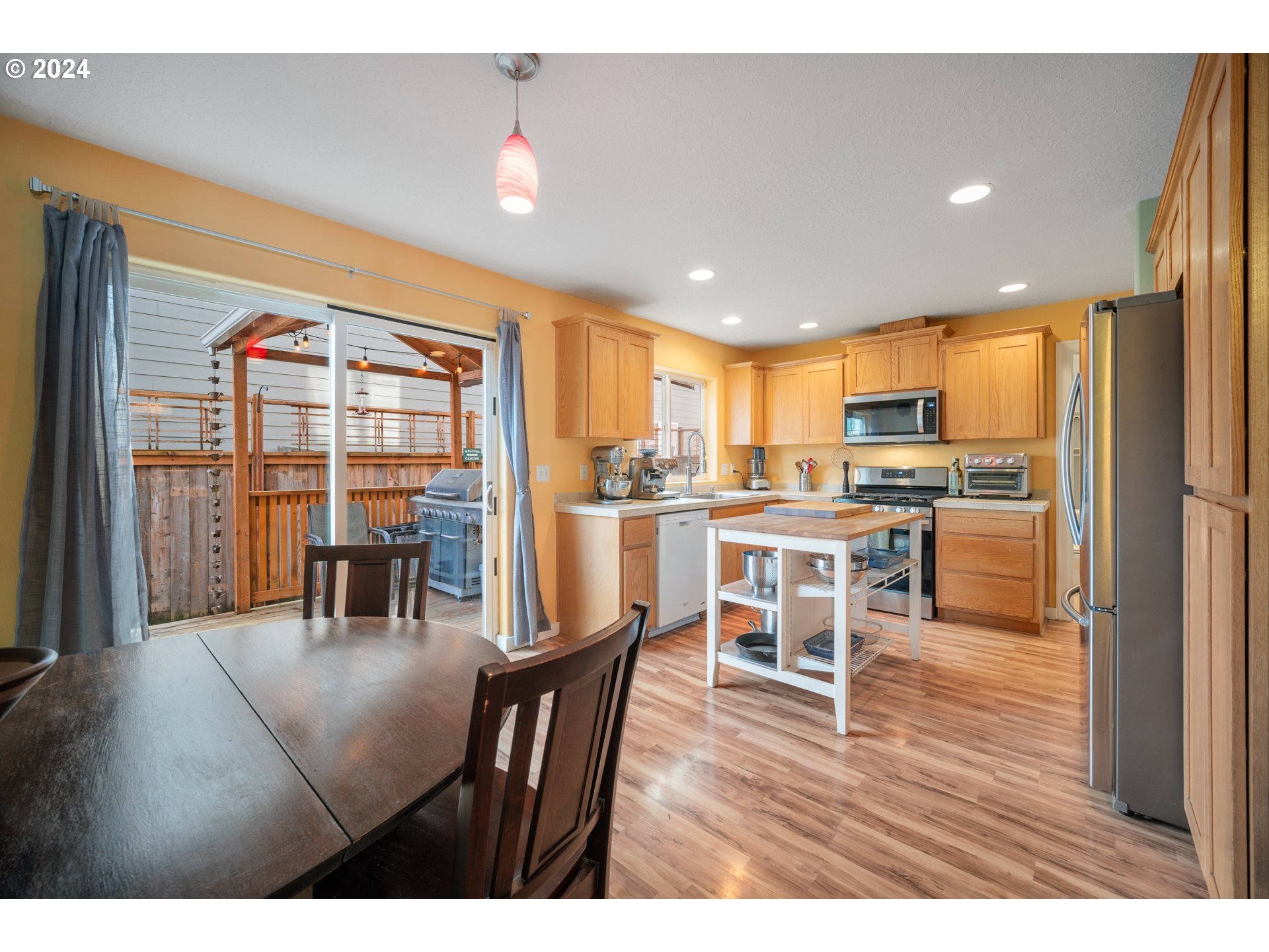 1307 Northeast 172nd Street Ridgefield, WA 98642 - Photo 8 of 33 Kitchen/Dining Room