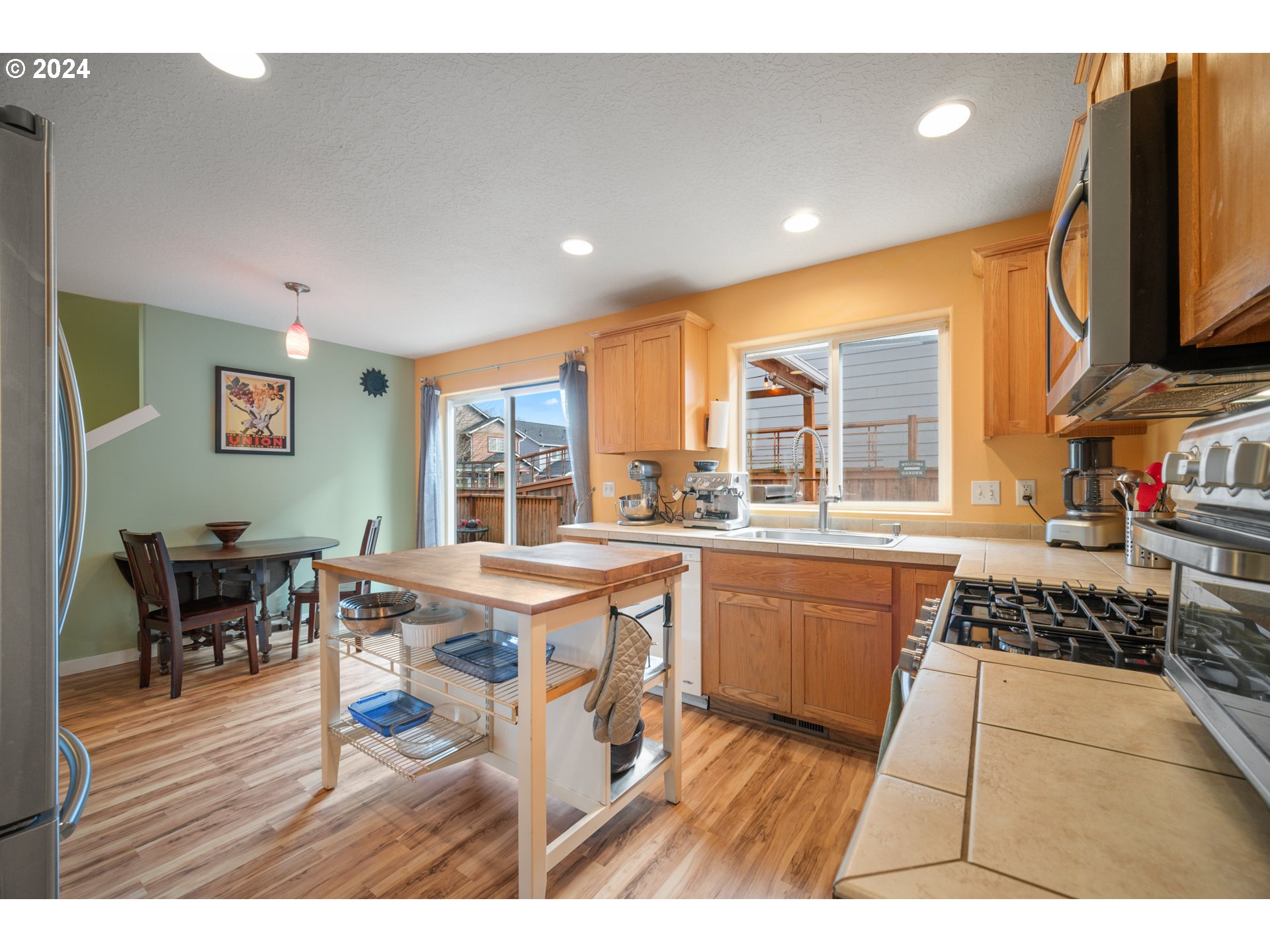 1307 Northeast 172nd Street Ridgefield, WA 98642 - Photo 10 of 33 Kitchen/Dining Room