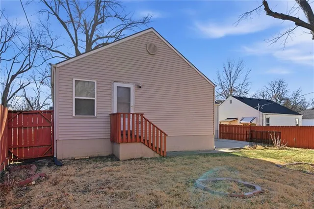 $295,000 | 618 West 85th Terrace, Kansas City, MO 64114