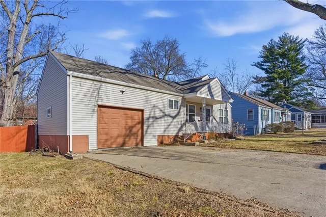 $295,000 | 618 West 85th Terrace, Kansas City, MO 64114