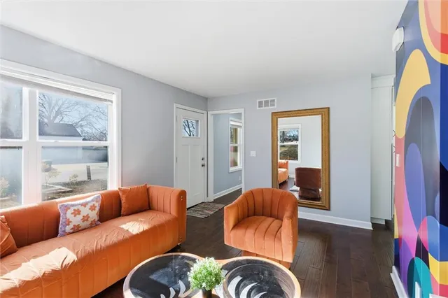 $295,000 | 618 West 85th Terrace, Kansas City, MO 64114