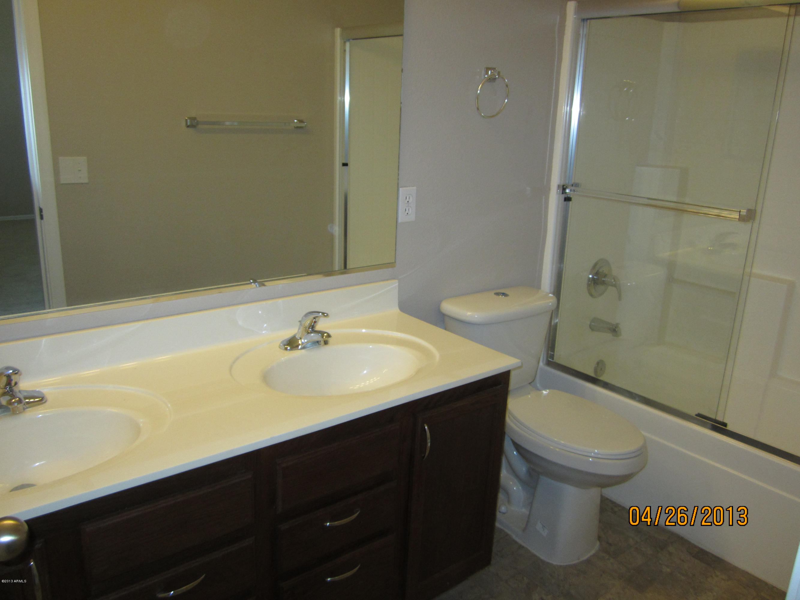 2409 West Romley Road Phoenix, AZ 85041 - Photo 13 of 16 Romley bath