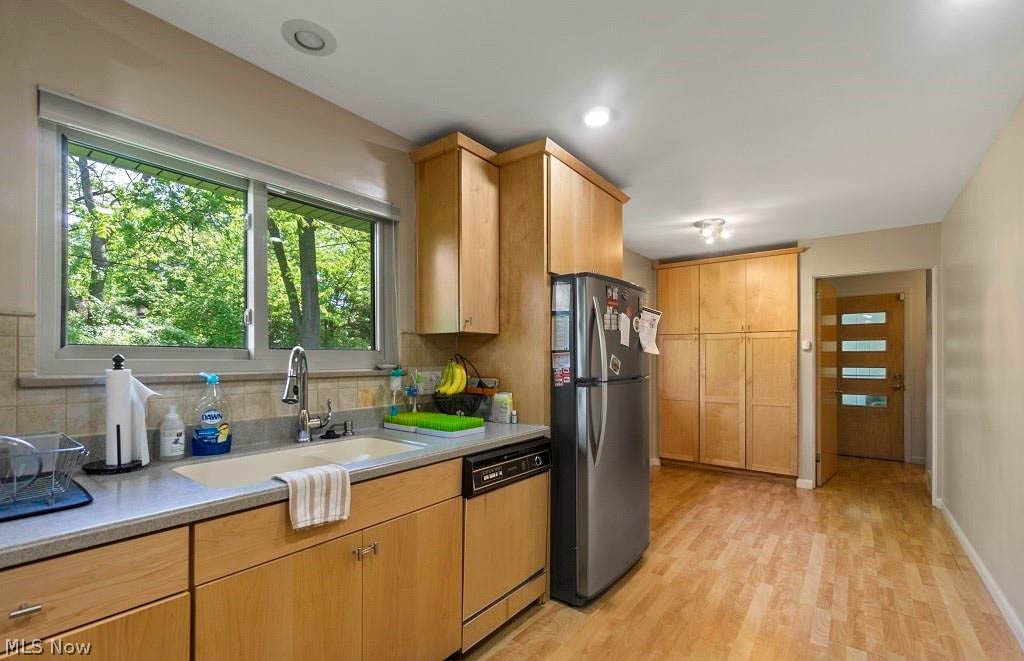 1115 Rutherford Road Cleveland, OH 44112 - Photo 9 of 25