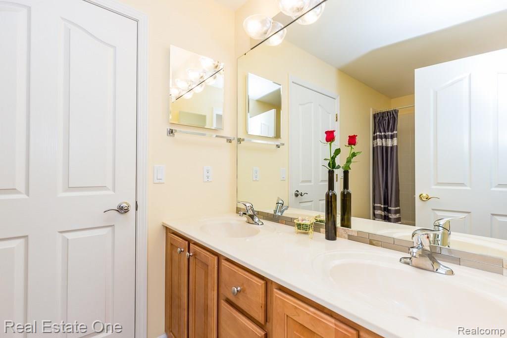 2323 Andover Boulevard Rochester, MI 48306 - Photo 21 of 32 Gallery Image 21