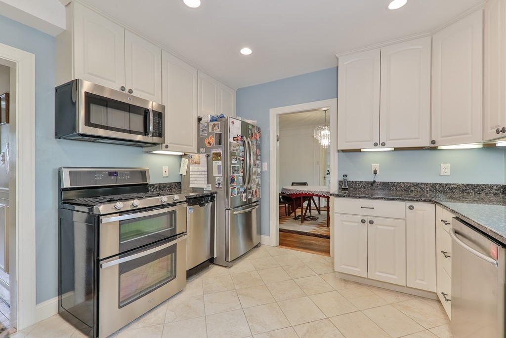 25 Ellison Road Newton, MA 02459 - Photo 8 of 23