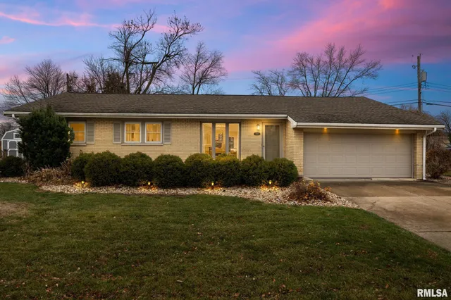 $249,900 | 110 East Maywood Street, Morton, IL 61550