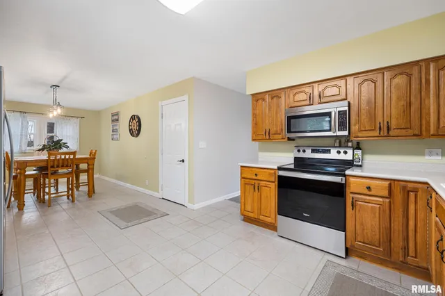 $249,900 | 110 East Maywood Street, Morton, IL 61550