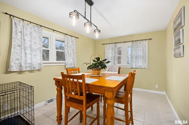 $249,900 | 110 East Maywood Street, Morton, IL 61550