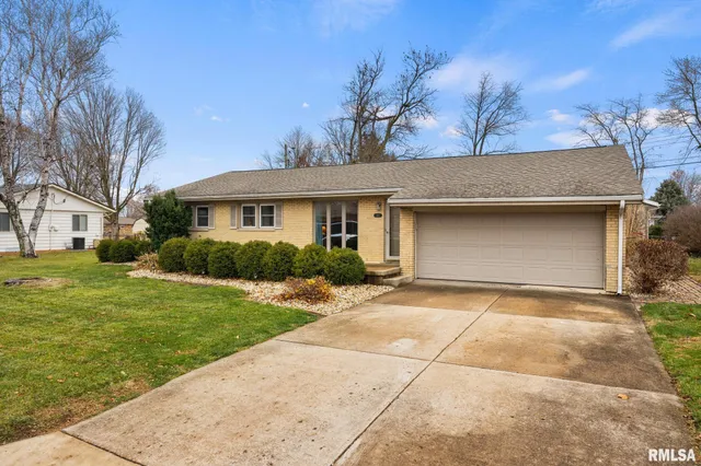 $249,900 | 110 East Maywood Street, Morton, IL 61550