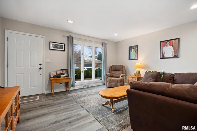 $249,900 | 110 East Maywood Street, Morton, IL 61550