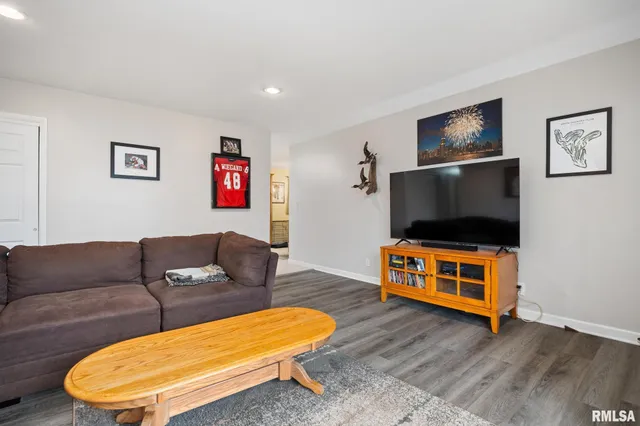 $249,900 | 110 East Maywood Street, Morton, IL 61550