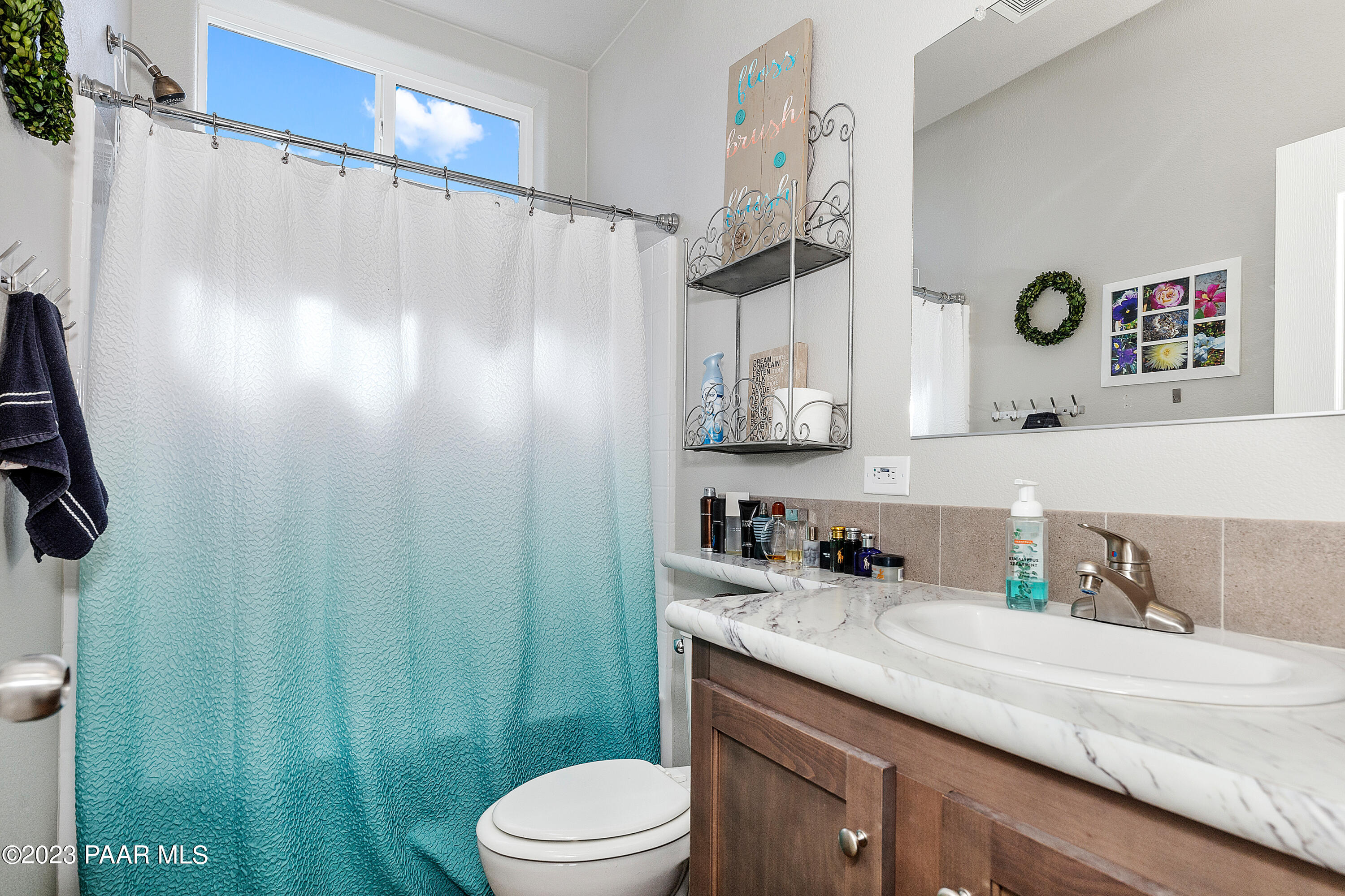 300 Ranch House Road Paulden, AZ 86334 - Photo 14 of 20 013_Guest Bathroom