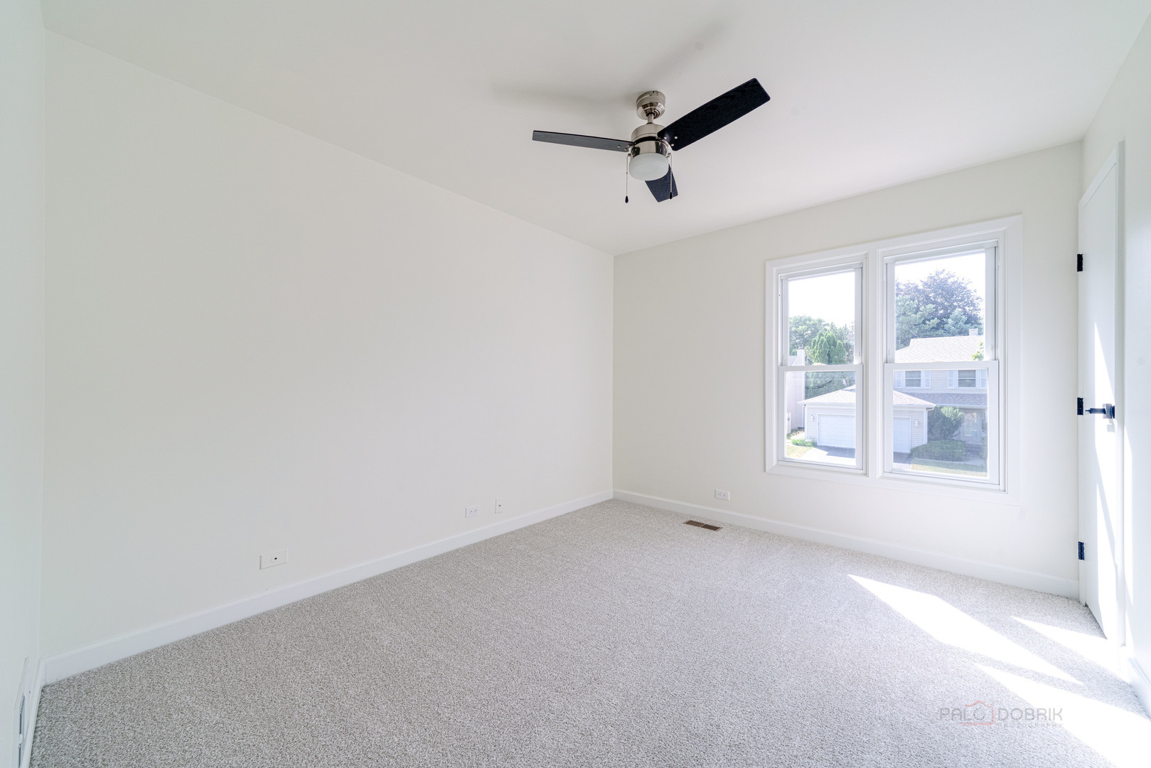 887 Saybrook Lane Buffalo Grove, IL 60089 - Photo 19 of 28 an empty room with a window