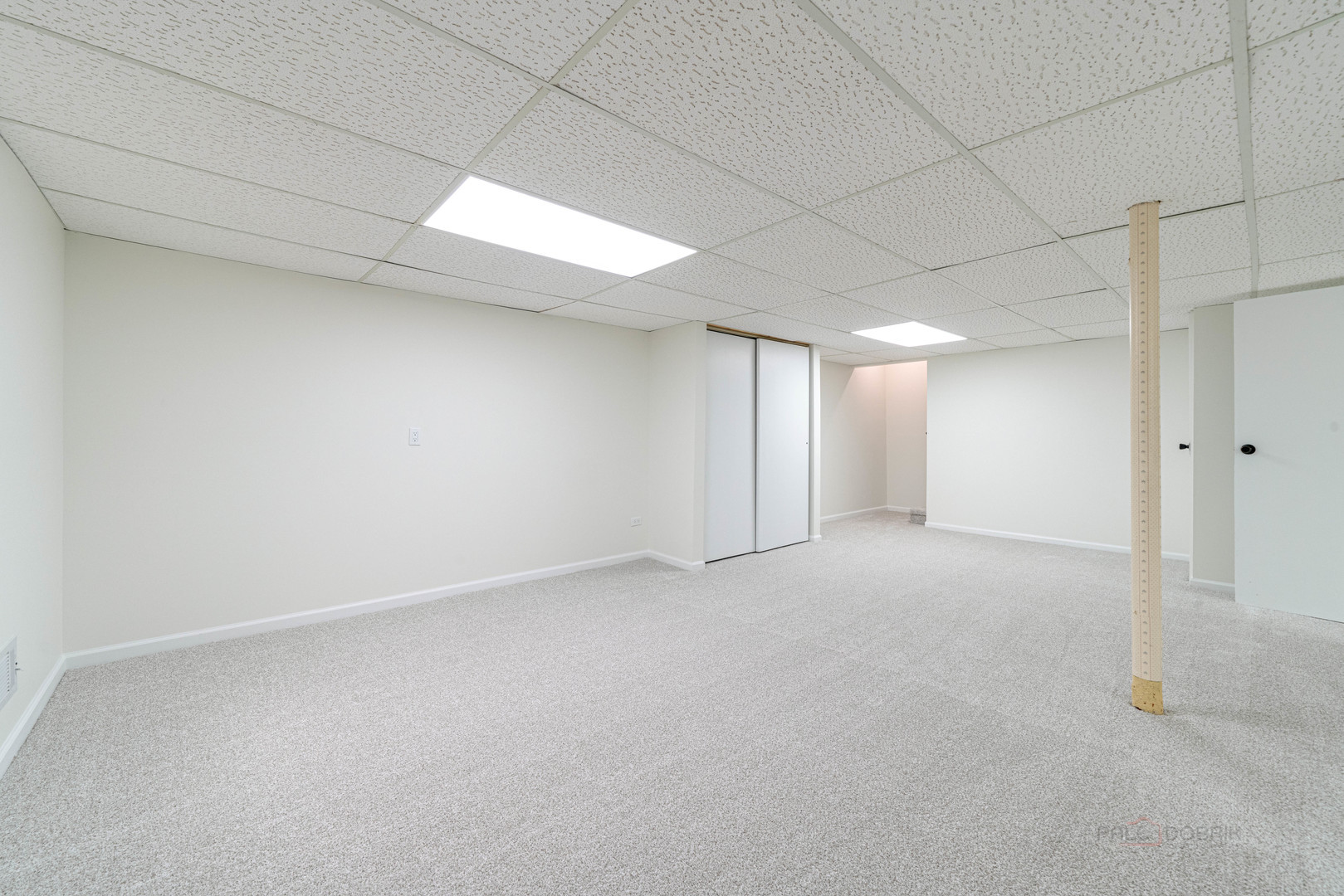 887 Saybrook Lane Buffalo Grove, IL 60089 - Photo 22 of 28 a view of an empty room