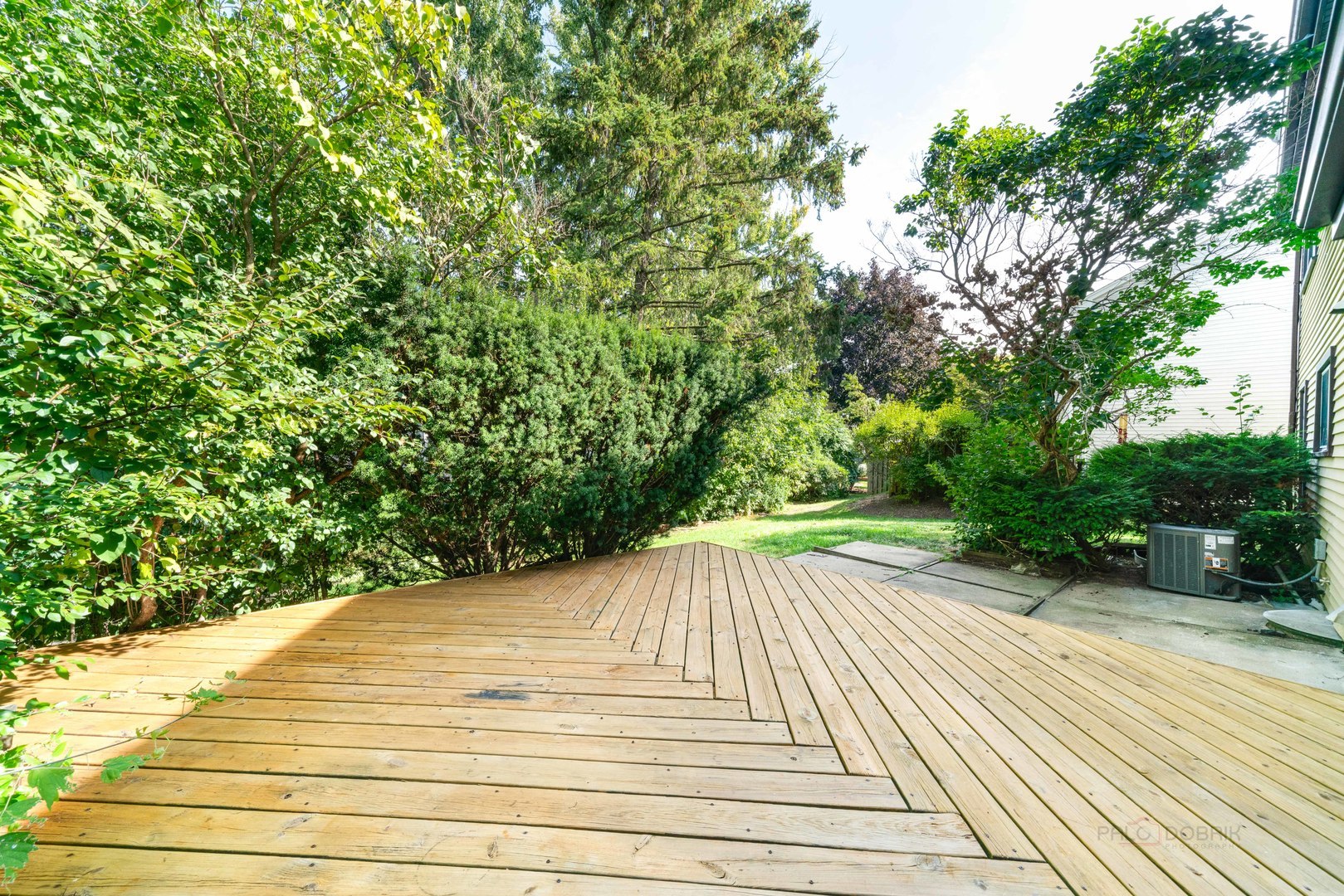 887 Saybrook Lane Buffalo Grove, IL 60089 - Photo 25 of 28 a view of backyard with a garden