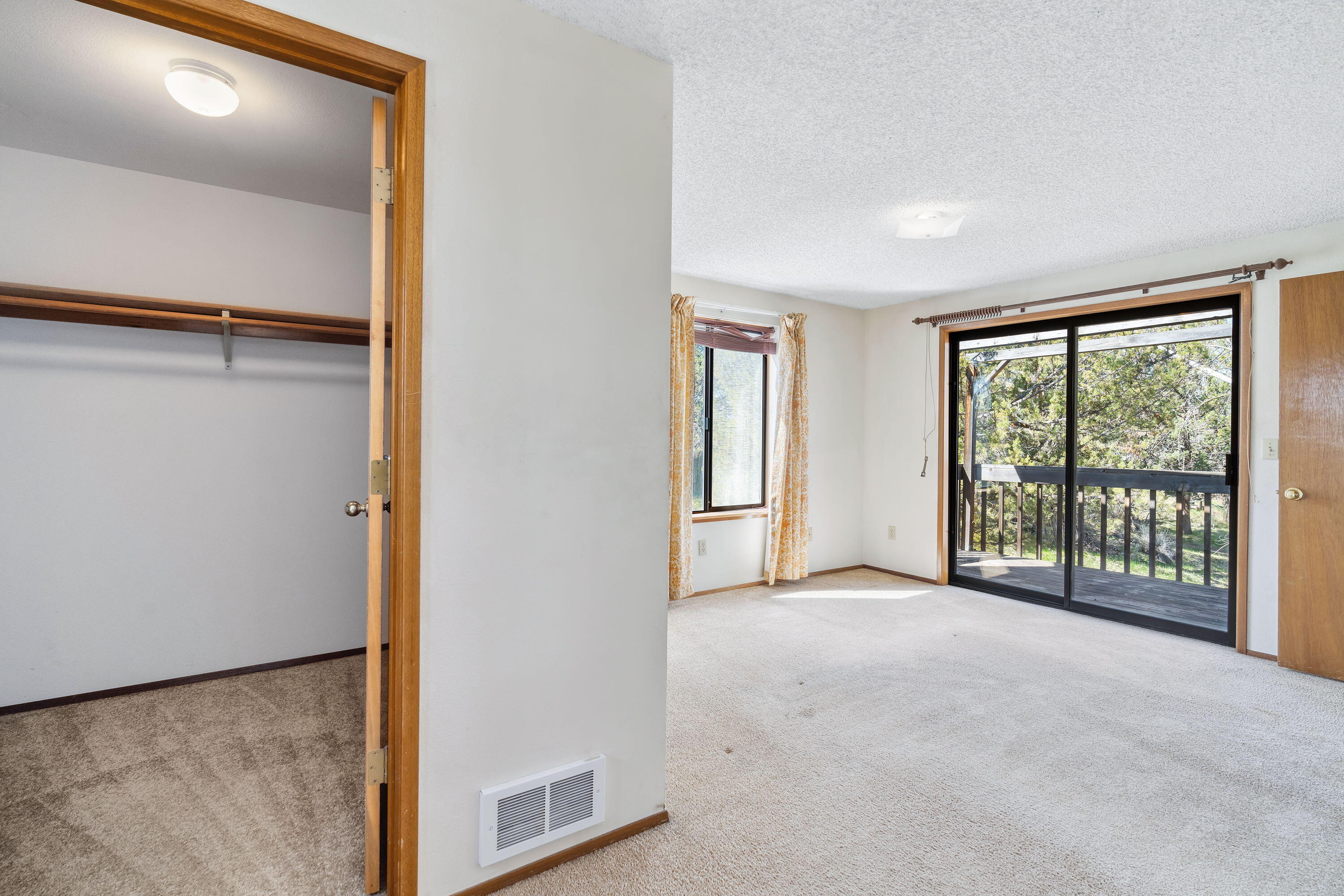 63681 Gentry Loop Bend, OR 97701 - Photo 23 of 42 23. Primary Walk-in Closet