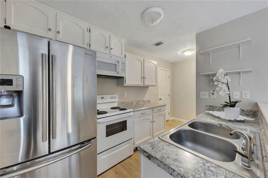 1300 Surrey Lane Southwest Marietta, GA 30008 - Photo 13 of 18