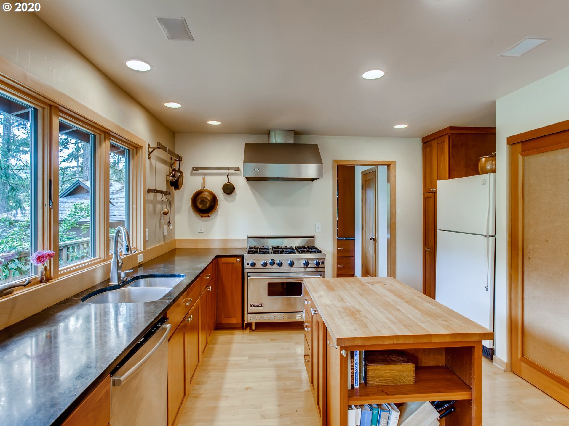 8355 Northeast Parrett Mountain Road Newberg, OR 97132 - Photo 11 of 32 Gallery Image 11