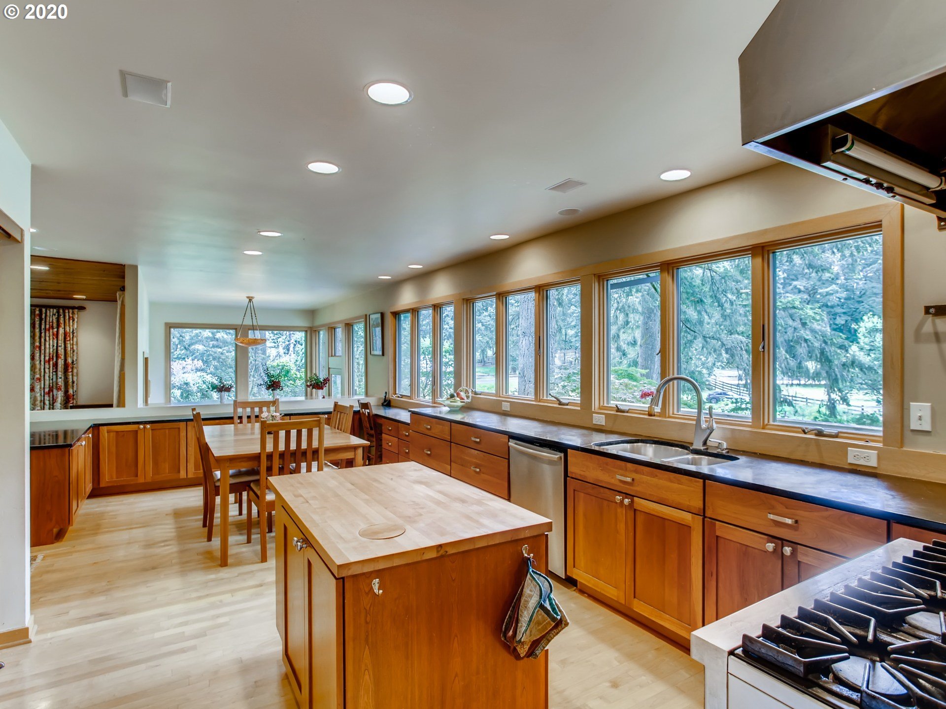 8355 Northeast Parrett Mountain Road Newberg, OR 97132 - Photo 12 of 32 Gallery Image 12