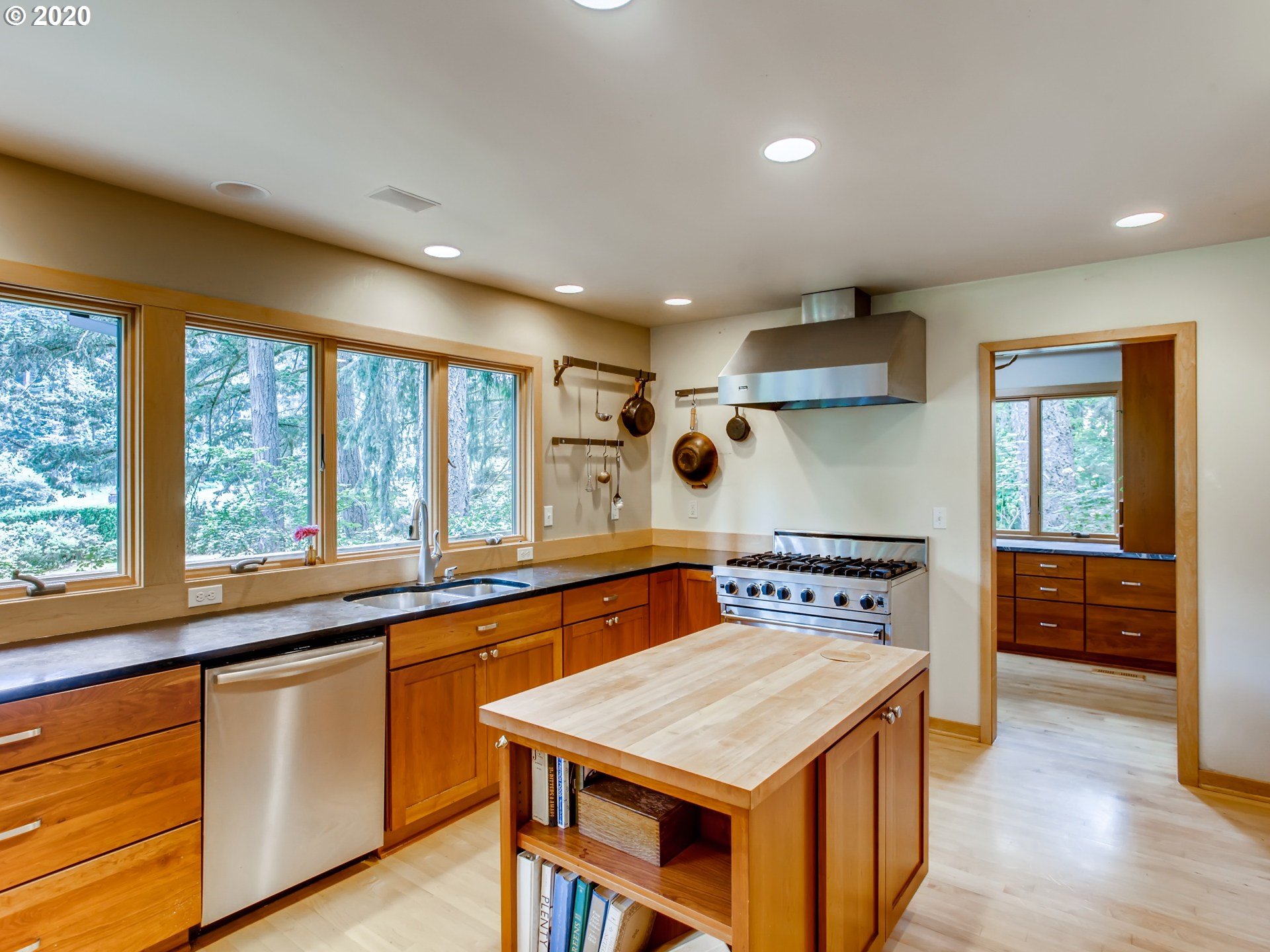 8355 Northeast Parrett Mountain Road Newberg, OR 97132 - Photo 10 of 32 Gallery Image 10