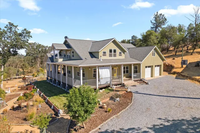 $895,000 | 20119 Sunrise Drive, Redding, CA 96003